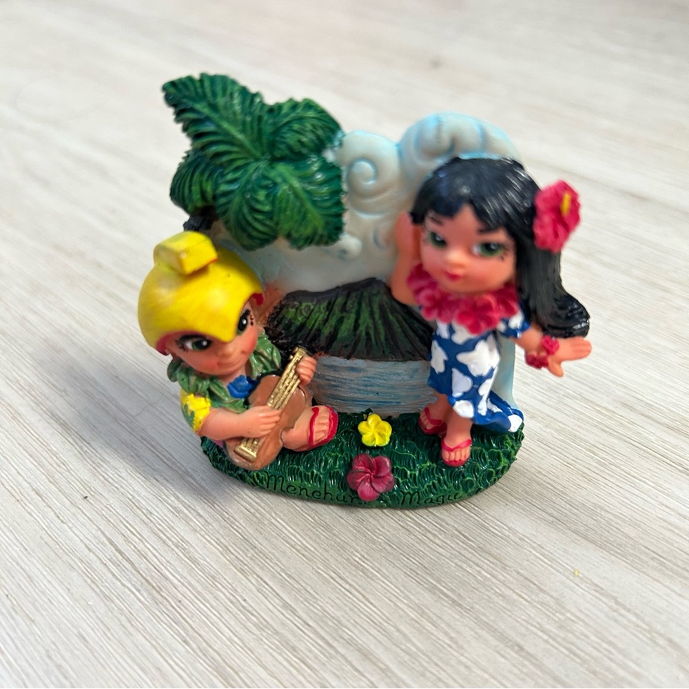 Hawaii Souveneir Menehune Ukulele Magnet - Picture 5 of 6